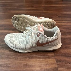 Nike Flex Experience RN 6 Women’s running Shoes, White & Rose gold, W US Size 9